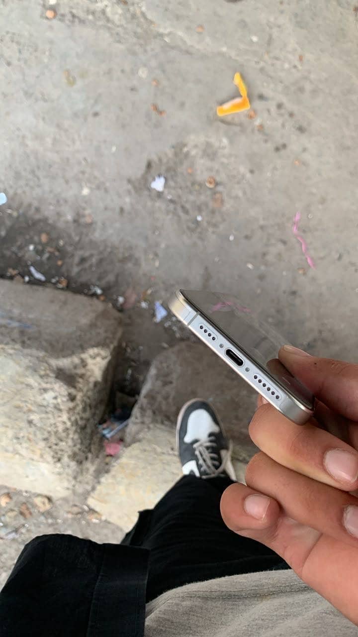Apple iPhone 16 Pro Max 3