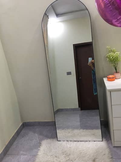Standing mirror