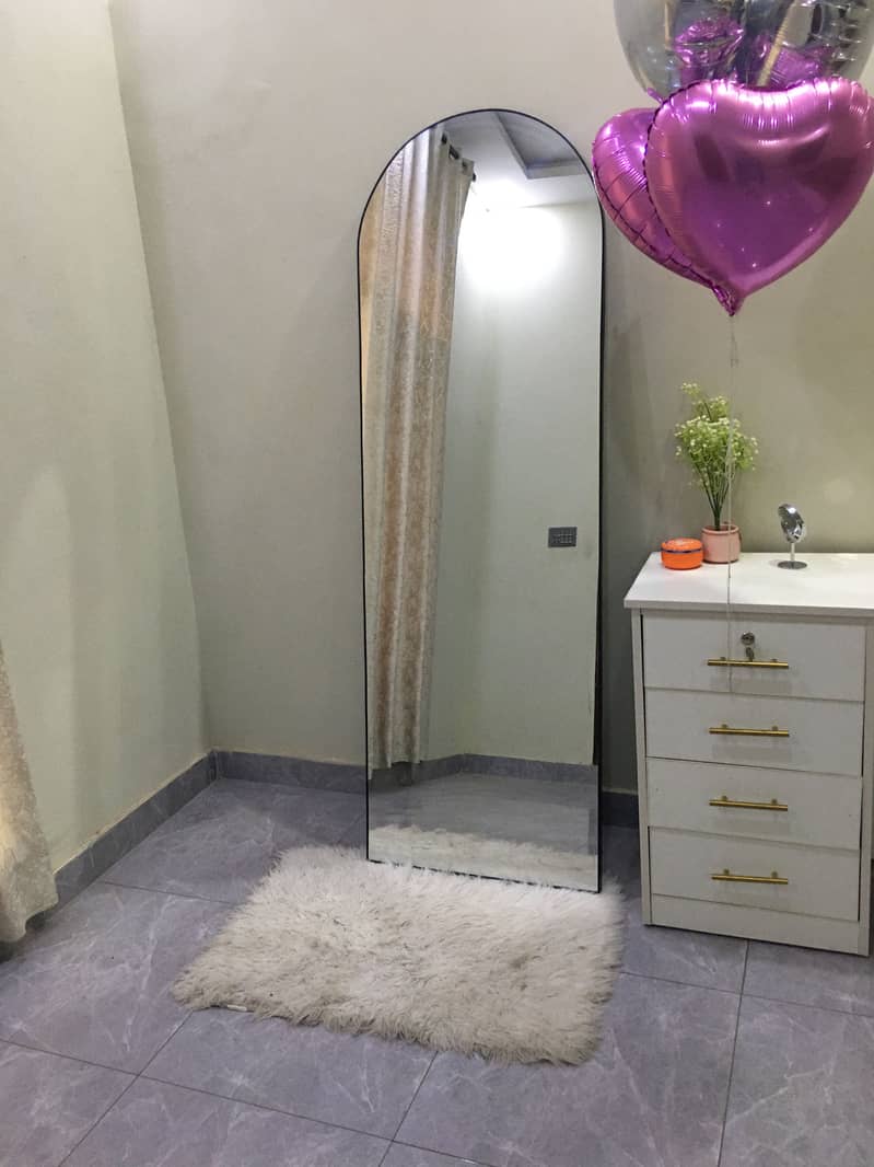 Standing mirror 1