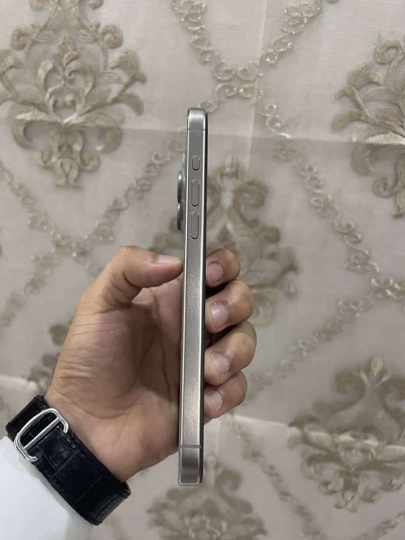 Apple iPhone 15 Pro Max 0