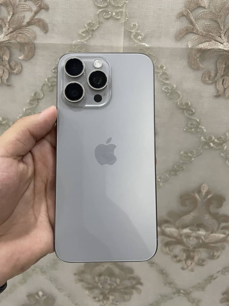 Apple iPhone 15 Pro Max 1