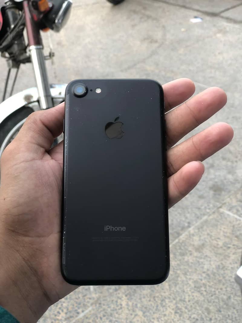 Apple iPhone 7 3