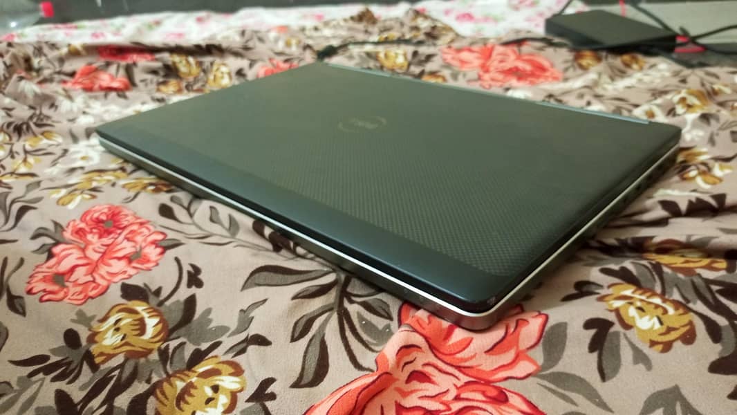 Dell Precision 7720 1