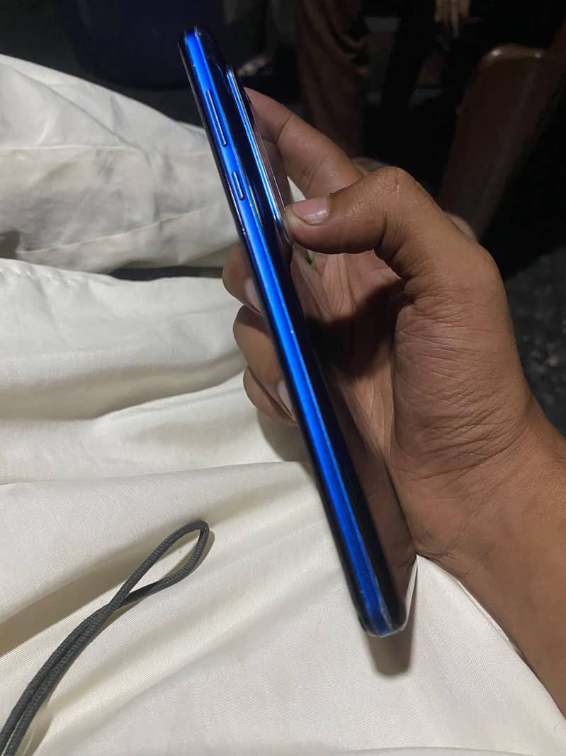 Sharp Aquos R5G 0