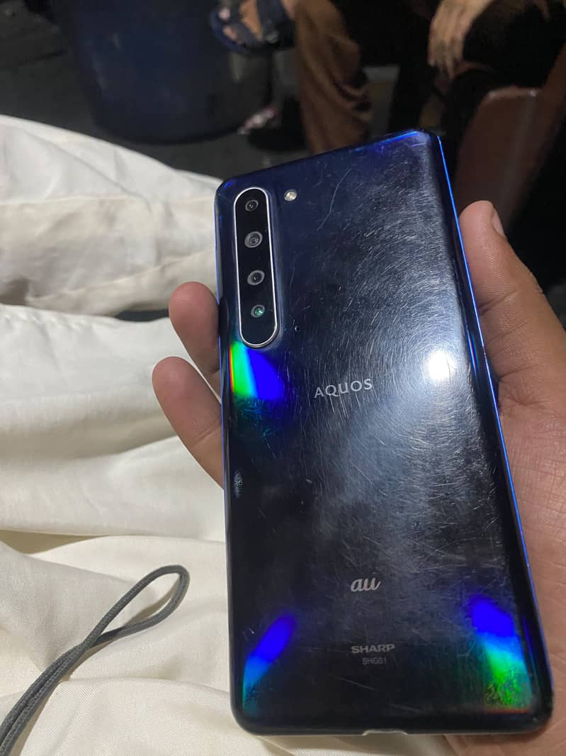 Sharp Aquos R5G 1