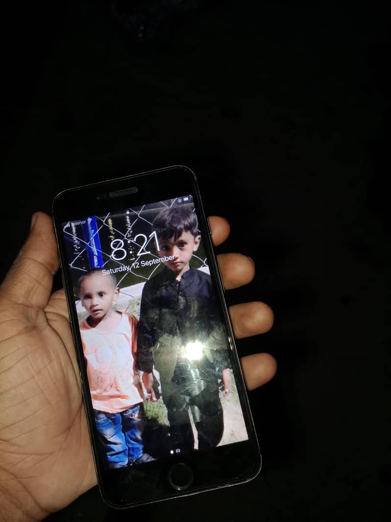 Apple iPhone 7 Plus 6
