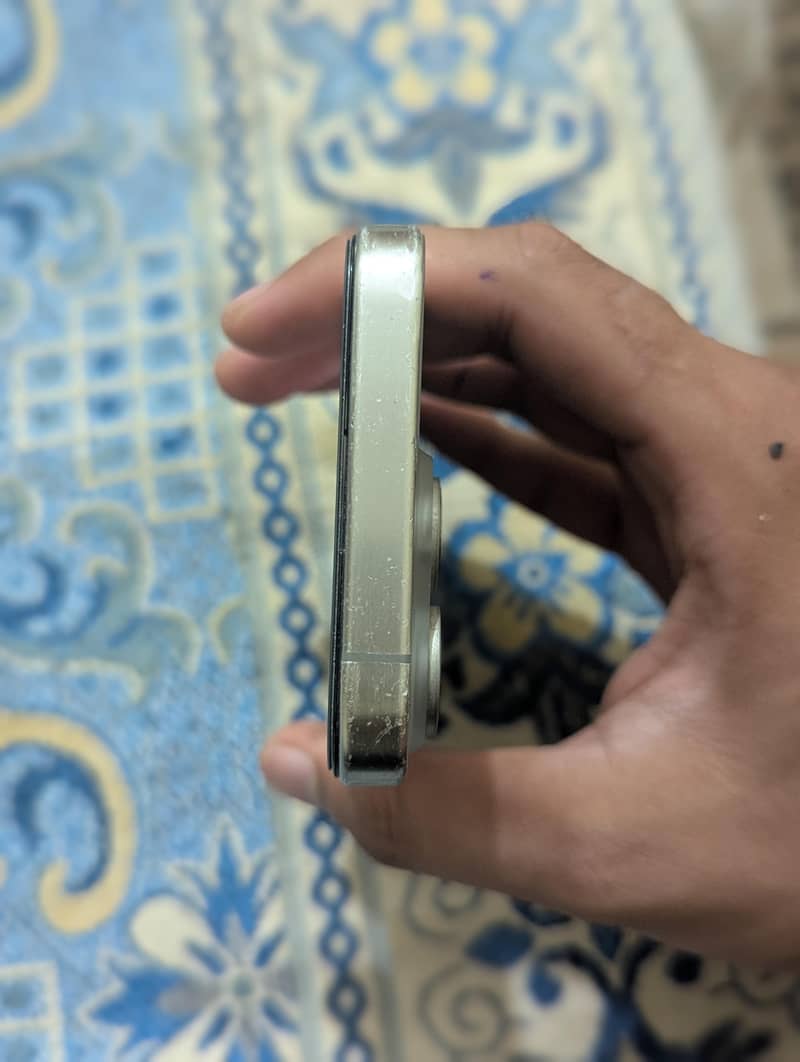 Apple iPhone 15 Pro 1