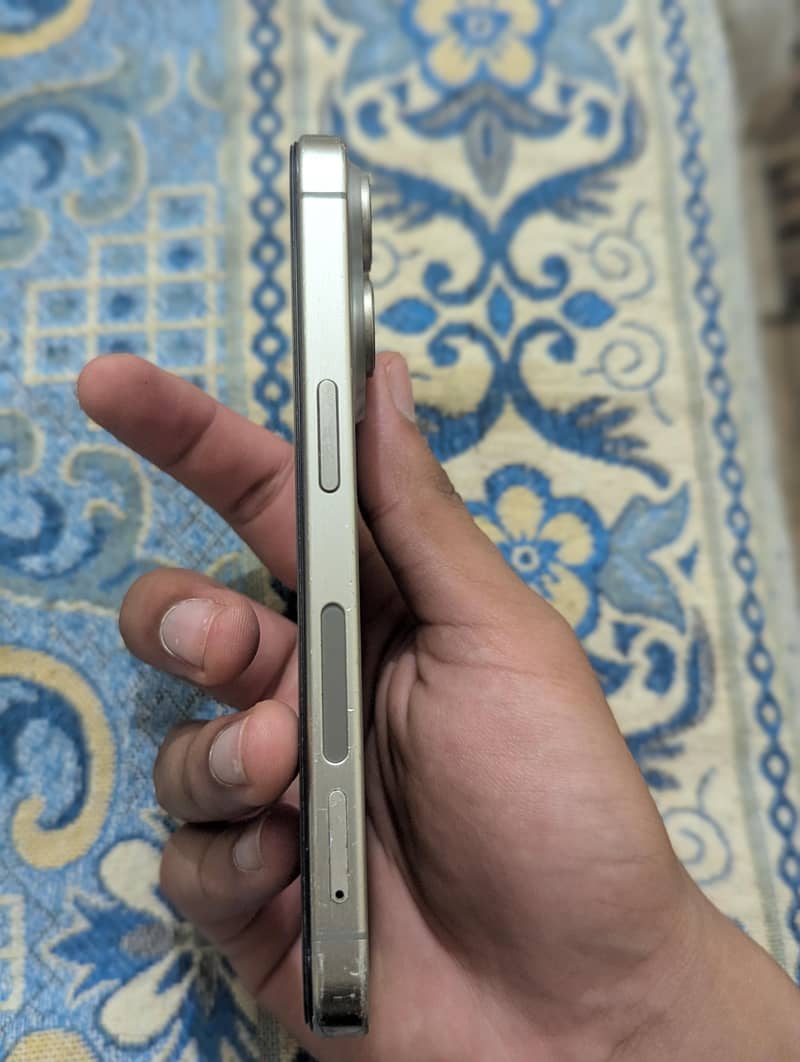 Apple iPhone 15 Pro 3