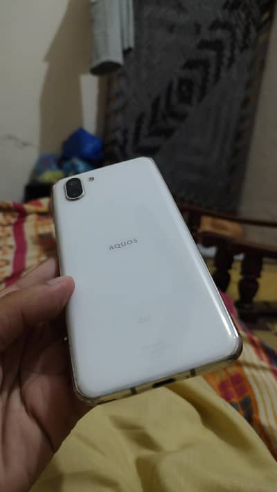 Sharp Aquos R2