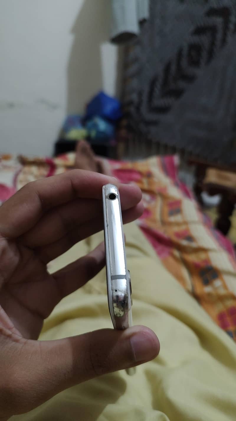 Sharp Aquos R2 1
