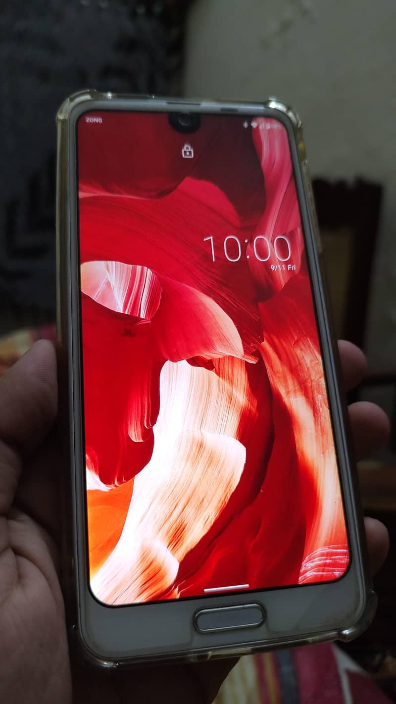 Sharp Aquos R2 3
