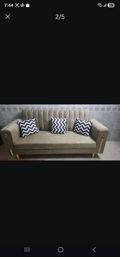 sofa set bohat hee achi halat mein like new hy