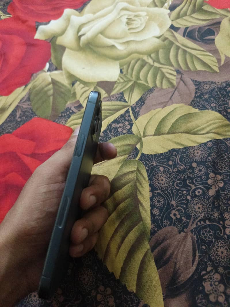 Apple iPhone 12 Pro Max 4