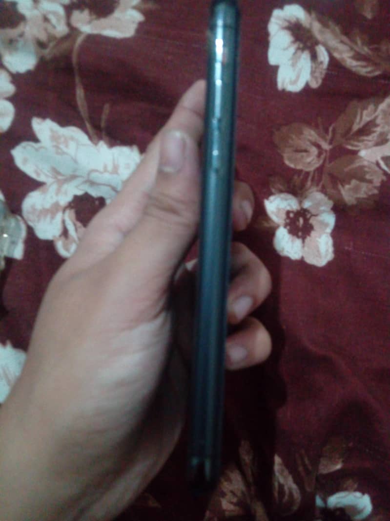 Apple iPhone XS 3