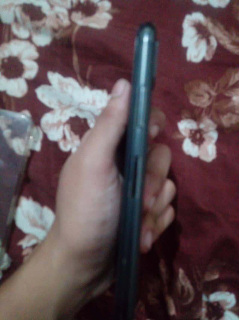 Apple iPhone XS 4