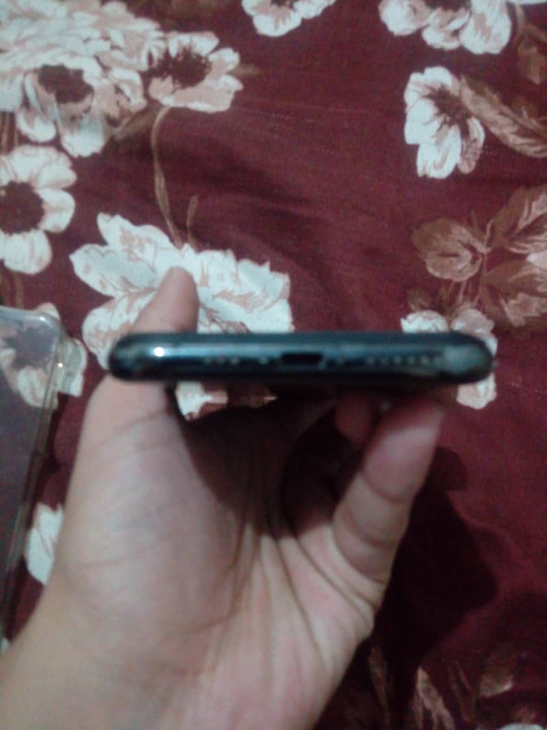 Apple iPhone XS 5