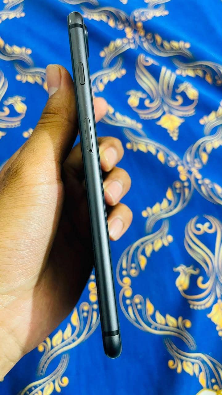 Apple iPhone 8 Plus 3