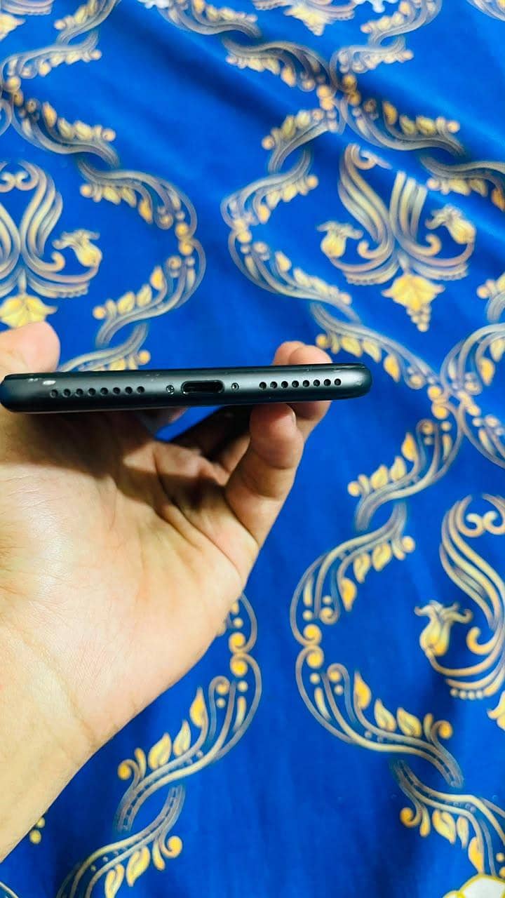 Apple iPhone 8 Plus 4
