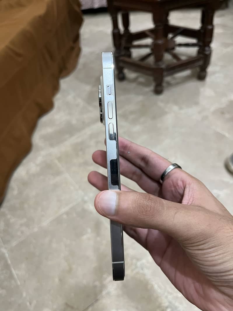 Apple iPhone 14 Pro Max 1