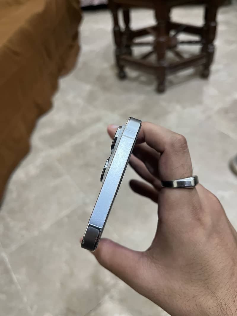 Apple iPhone 14 Pro Max 4