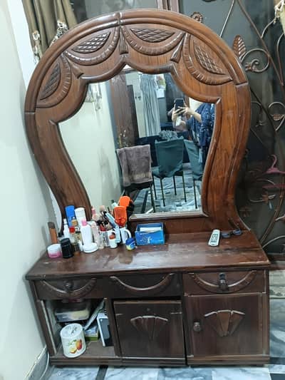 dressing table