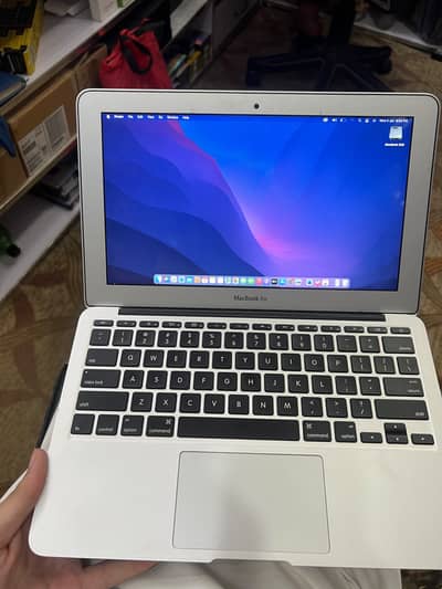 MacBook Air 11-inch (Intel Core i5 / 4GB RAM)