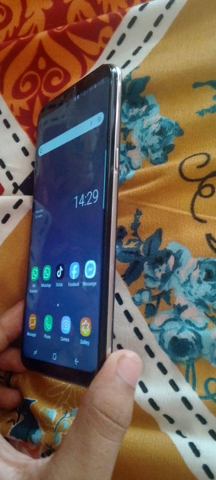 Samsung Mobile S8 Plus 1