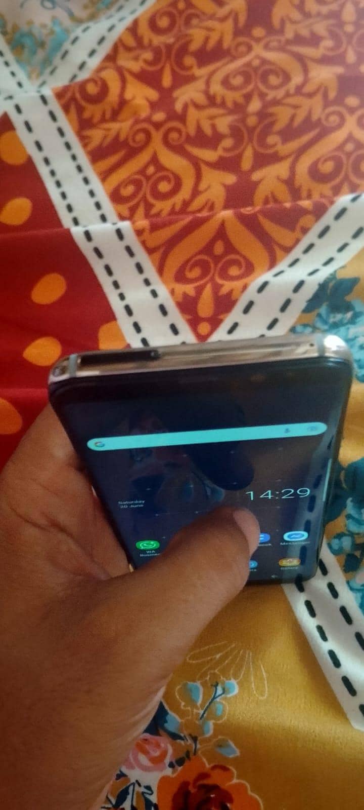 Samsung Mobile S8 Plus 3