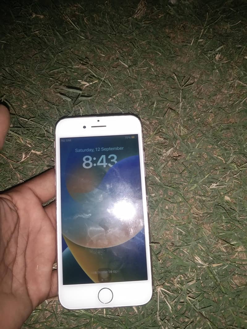 Apple iPhone 8 3