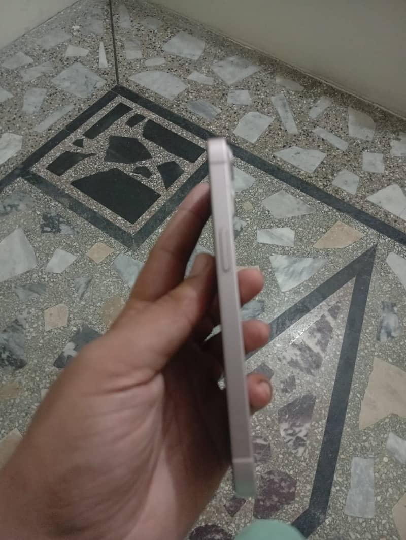 Apple iPhone 13 1