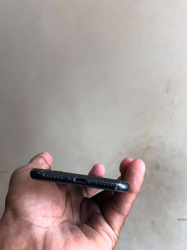 Apple iPhone 7 3