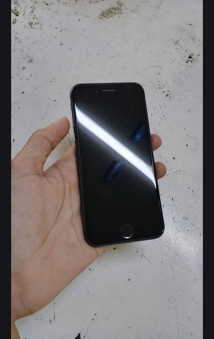 Apple iPhone 8 1