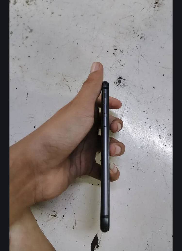 Apple iPhone 8 3