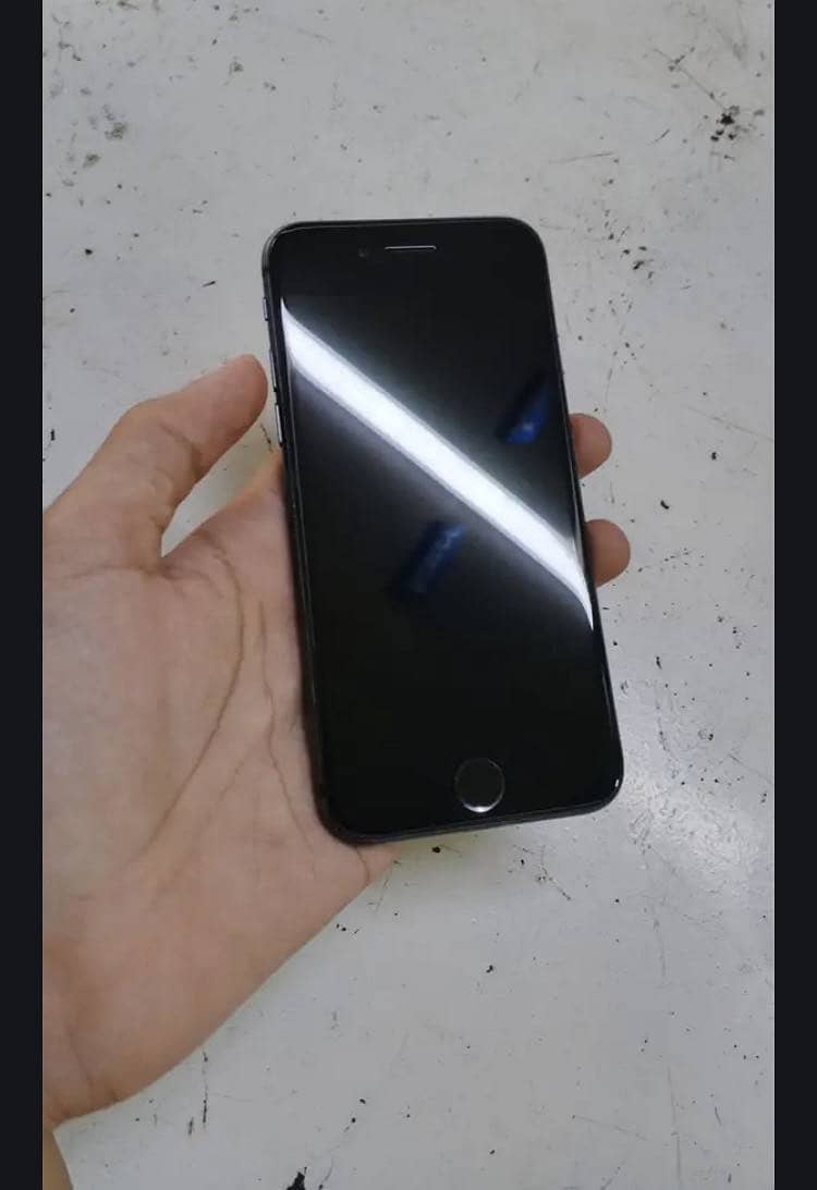 Apple iPhone 8 5