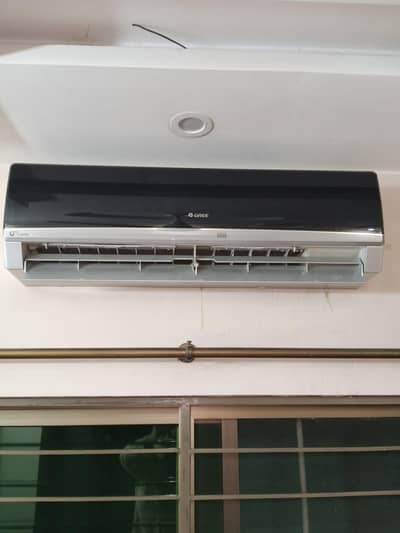 gree 1.5 ton ac 3 season use all ok just like new