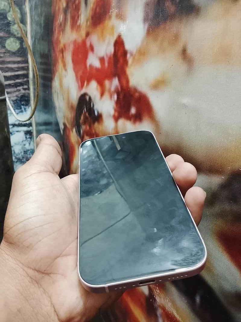 Apple iPhone 15 4