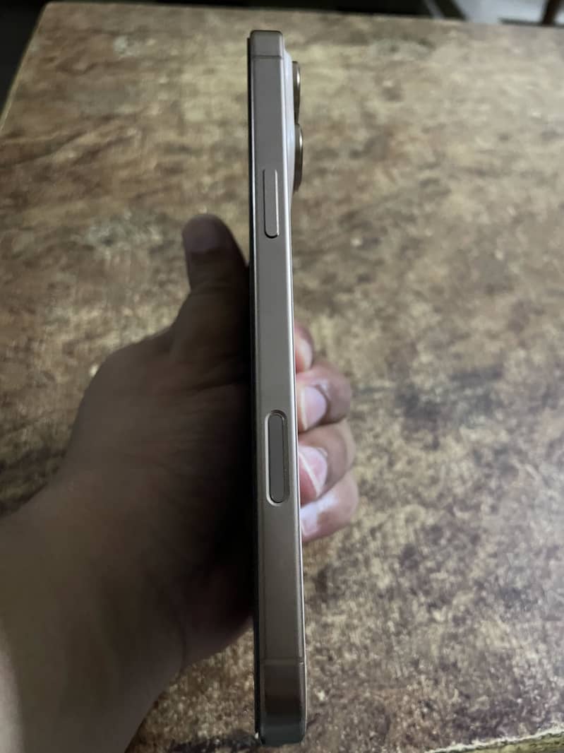 Apple iPhone 16 Pro Max 1