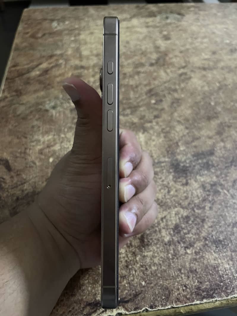 Apple iPhone 16 Pro Max 3