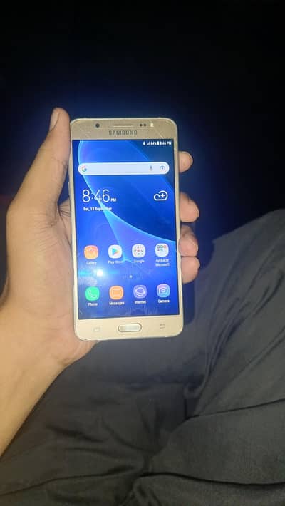 Samsung Mobile J5