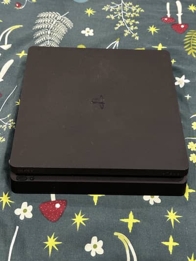 PS4 Slim 1 TB Complete bundle