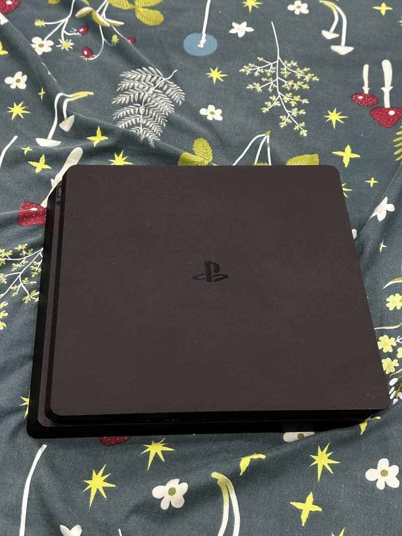 PS4 Slim 1 TB Complete bundle 1