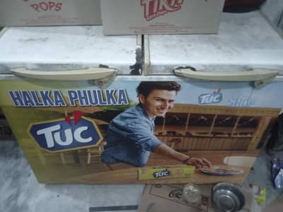 de freezer hai is me koi fault nai hai chalta sai