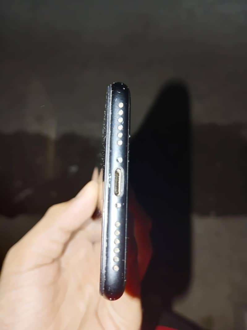 Apple iPhone 7 1