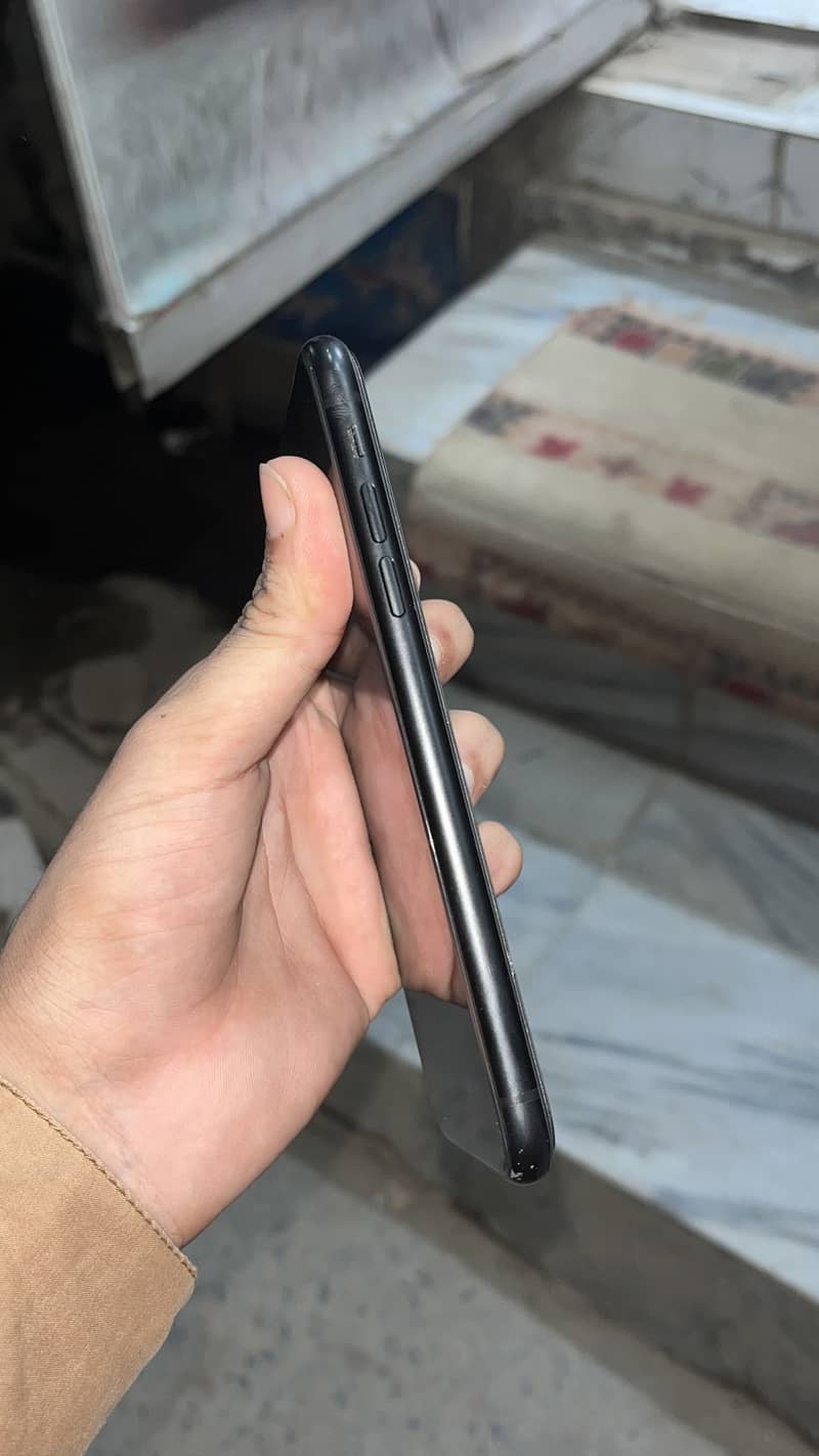Apple iPhone XR 1