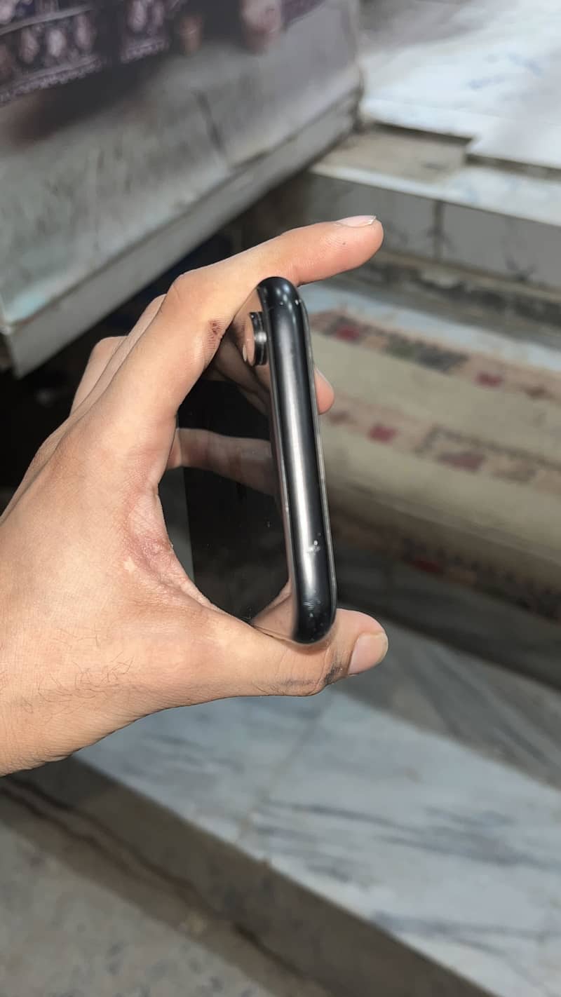 Apple iPhone XR 4