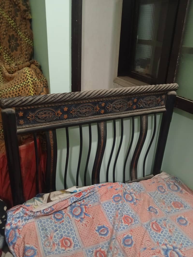 single iron bed with zero damage 0
