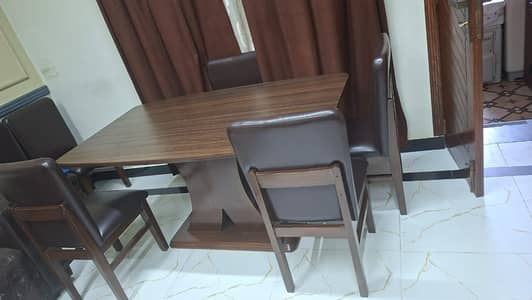 6 Seater Dining Table & Chairs – Excellent Condition