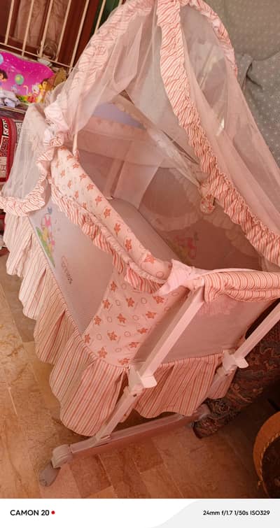 Tinnies baby cot