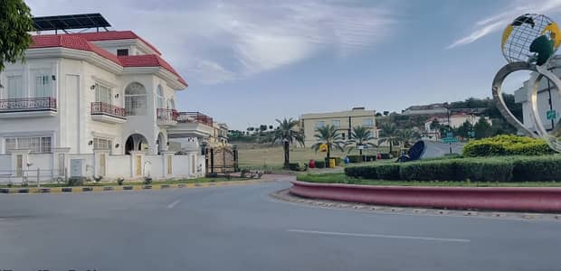 4 Kanal Hill Top Heighted Back Open Sunfacing Solid and Level Plot for sale. Dem 12 Crore Negotiable