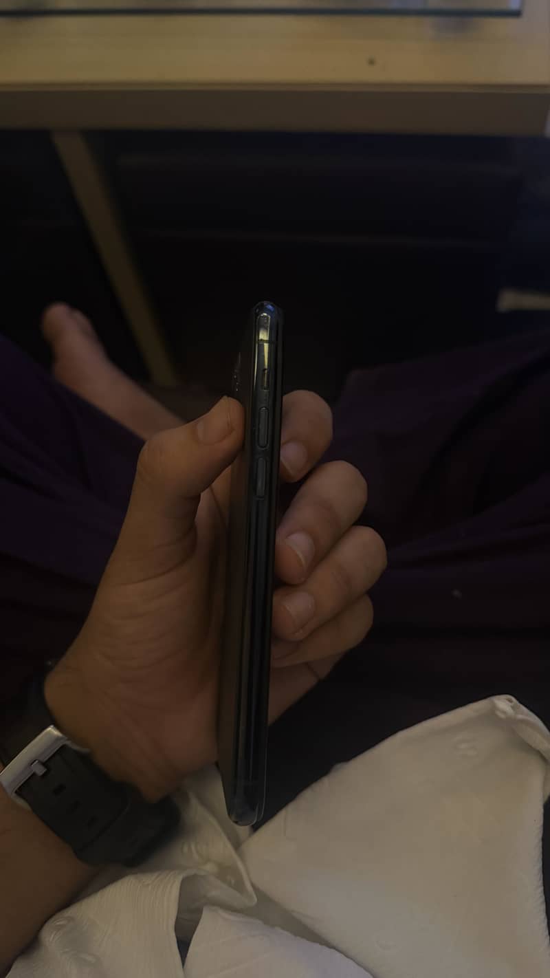 Apple iPhone 11 Pro 2